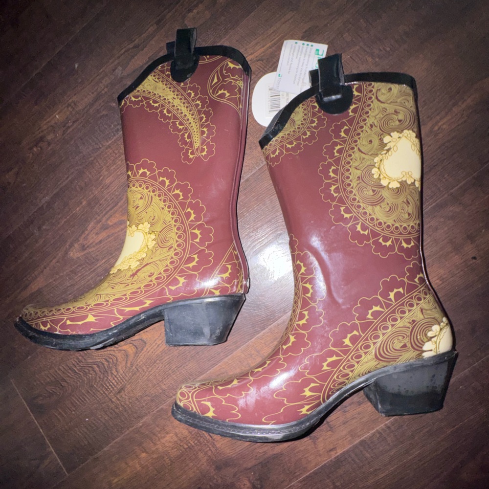 DAV Rain Boots Burgundy & Gold Western Style Patterned Boots - Picture 2 of 5